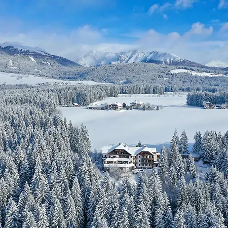Hotel Häuserl im Wald-3