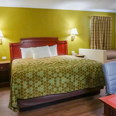 Rodeway Inn & Suites Fort Jackson-3