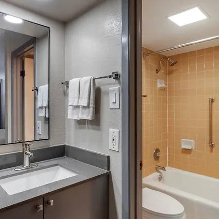 Days Inn By Wyndham Victoria Tx East-2