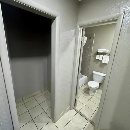 Economy Inn-2