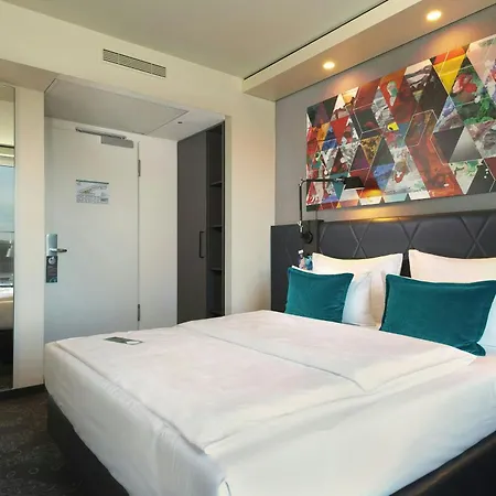 Motel One Frankfurt-Römer-2
