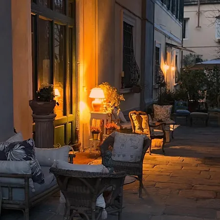 Villa La Dogana - B&B With A Lovely Garden - Private Parking - Slow Living In An Old-Fashioned Historical Home-2