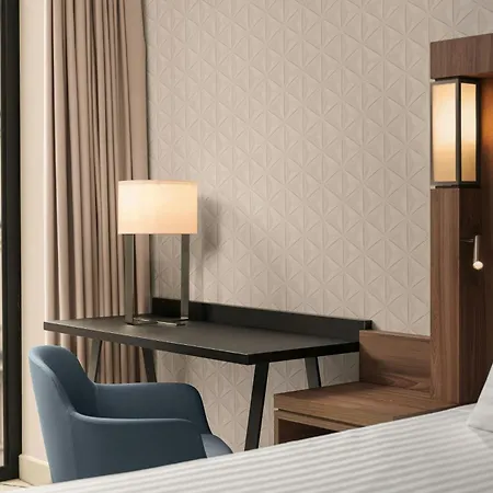 Courtyard by Marriott Paris Porte de Versailles-3