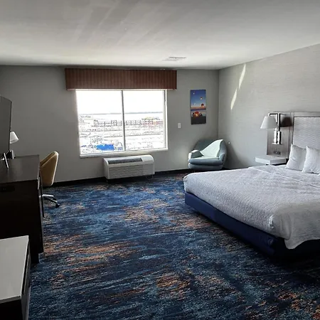Hampton Inn & Suites Erie Bayfront-3