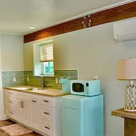 Waterfront Key Allegro Guesthouse W/Dock-3