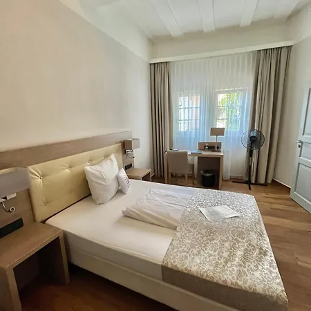 Hotel Doctor Weinstube-3