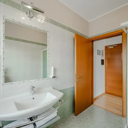 Hotel Nuova Barcaccia-3