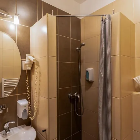 Central Hotel 21-2