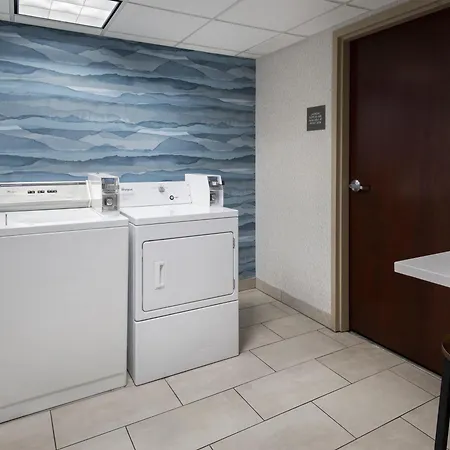 Hampton Inn & Suites Greenfield-3