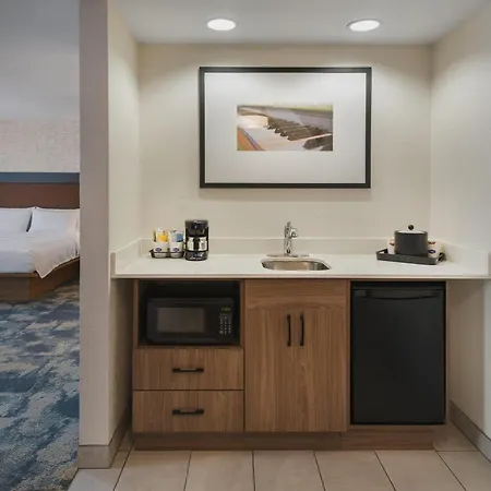 Hampton Inn & Suites Greenfield-2