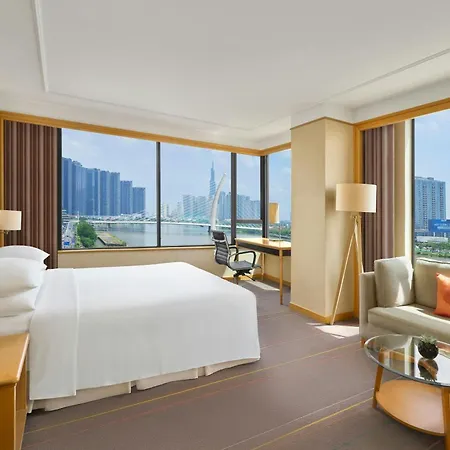 Renaissance Riverside Hotel Saigon-3