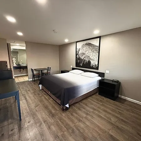 Super 8 By Wyndham Visalia-2