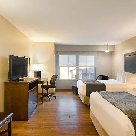 Clubhouse Hotel And Suites-2