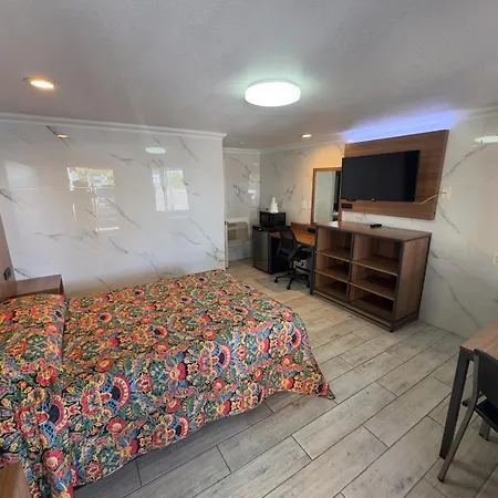 Economy Inn-3