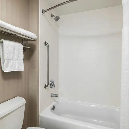Springhill Suites Fresno-3
