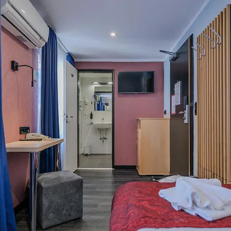Ramada By Wyndham Frankfurt Central Station-3