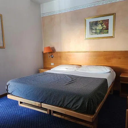 Hotel Marina-3