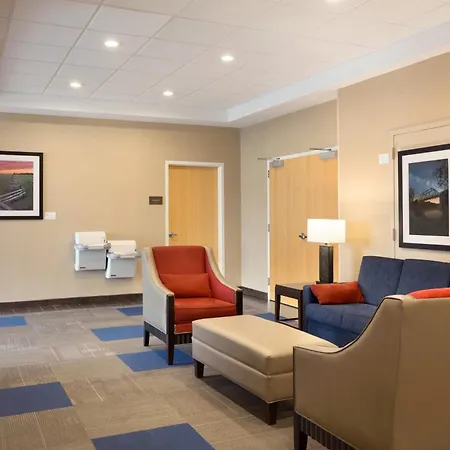 Comfort Inn & Suites Presidential-3