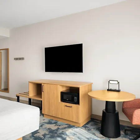 Hampton Inn & Suites Ontario-3