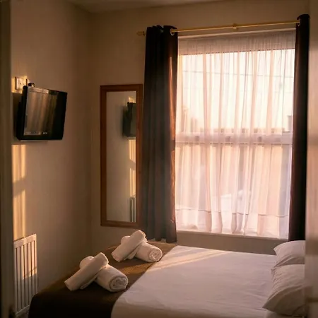 Trevellis Bed And Breakfast-3