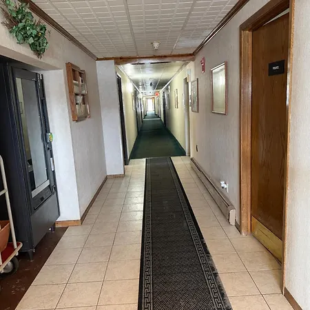 Iron Mountain Inn & Suites Mi Us 2-2