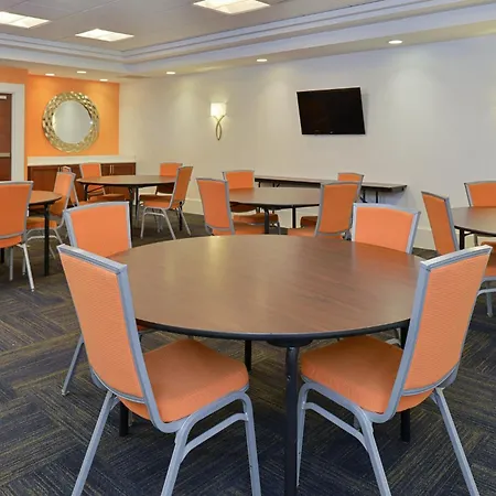 Holiday Inn Express & Suites Terre Haute By Ihg-2