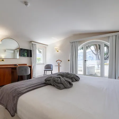 Hotel Excelsior Bay-2