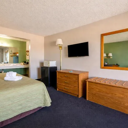 Super 8 By Wyndham Barstow-3