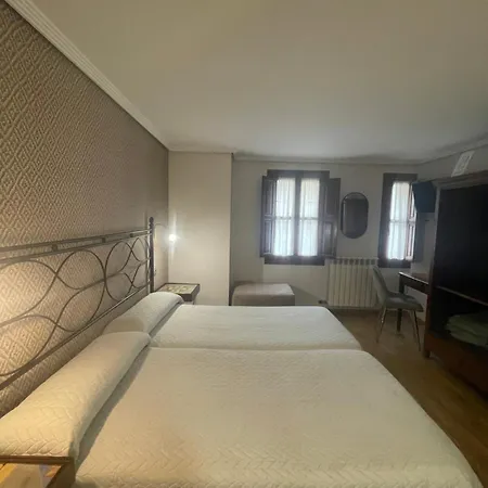 Hostal Rey Pedro I-2