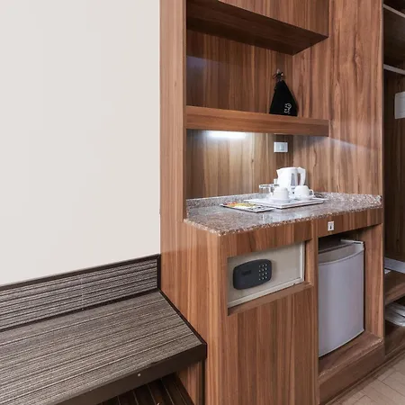 Golden Prince Hotel & Suites-2