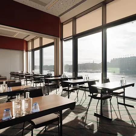 Doubletree By Hilton Amsterdam Centraal Station-3