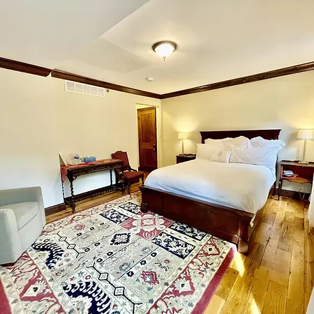 Dartmouth House Inn-3