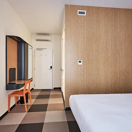 Easyhotel Brussels City Centre-2