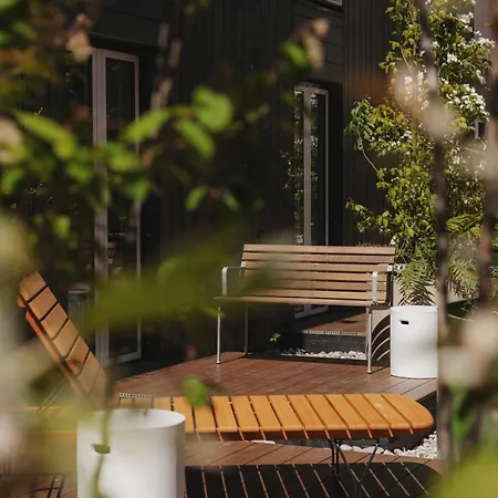 Man Met Bril Koffie Hotel-3