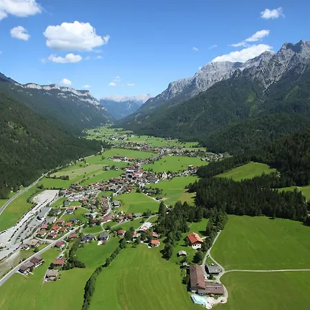 Hotel Tiroler Adler - Bed And Breakfast-3