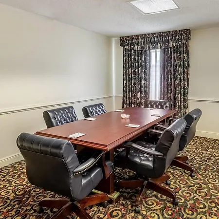 Clarion Inn & Suites Central Clearwater Beach-2
