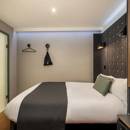 Point A Hotel London Paddington-3