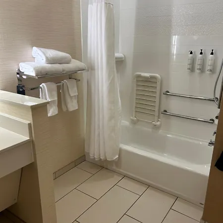 Fairfield By Marriott Cambridge-2
