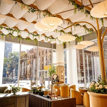 Mondrian Park Avenue-2