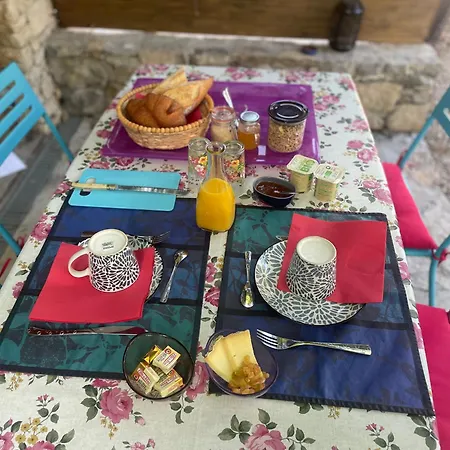 La Chambre Haute, spa et jardin extérieur à Nîmes-3