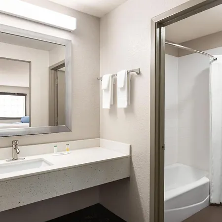 Days Inn By Wyndham San Antonio Near Fiesta Park-2