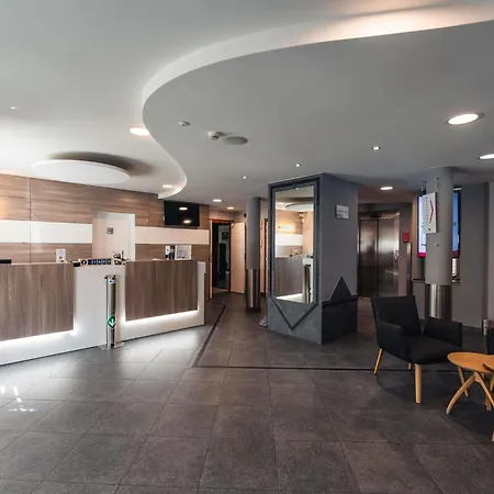 Aero44 Hotel Charleroi Airport-3