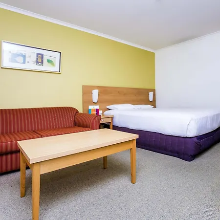 Ibis Styles Canberra Eagle Hawk-2