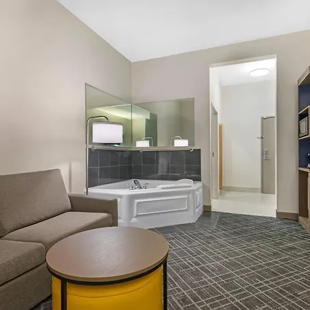 Comfort Suites Near Indianapolis Airport-2