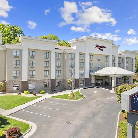 Hampton Inn Salem-2