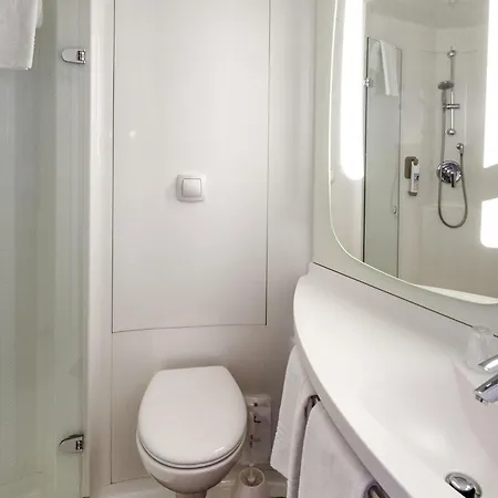 ibis Cholet-2