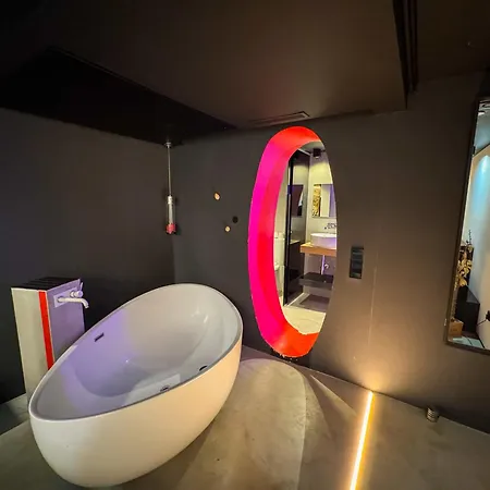 The Black Boutique -- Turistea Suites-3