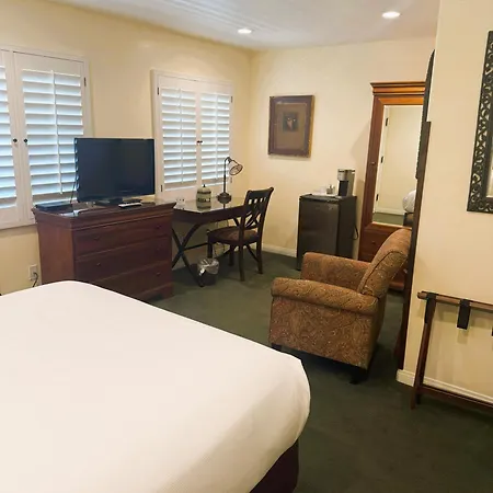 Castillo Inn At The Beach-3