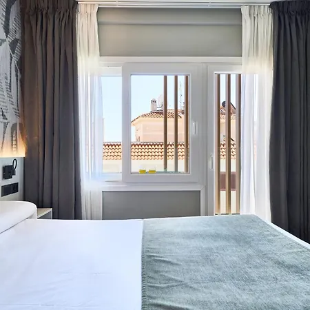 Hostal Sol y Miel-3