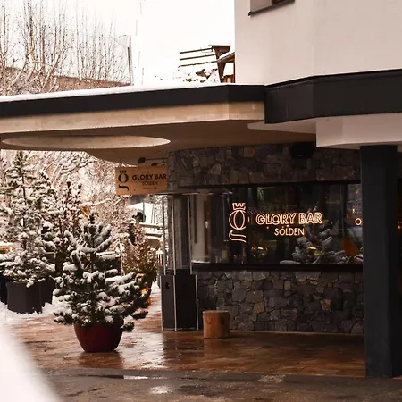 Glanz & Glory Hotel-2